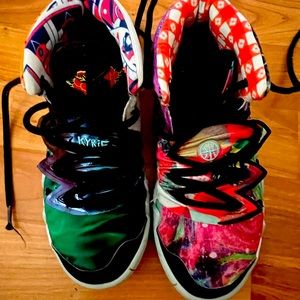 Kids Nike Kyrie S2 size 1Y